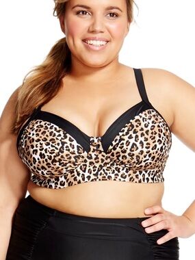 Ava & Viv plus size leopard print bikini top with black contrast trim.
Size 24W